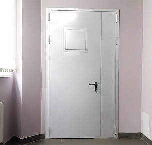 Противопожарная дверь со стыковочным узлом полуторная